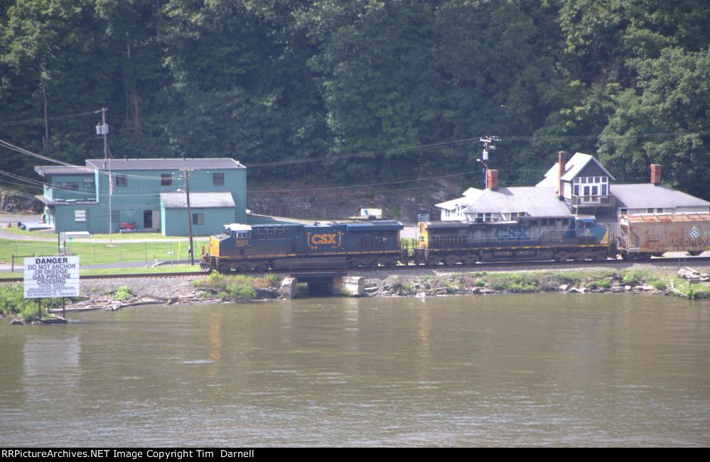 CSX 3083, 13 on oil train B775